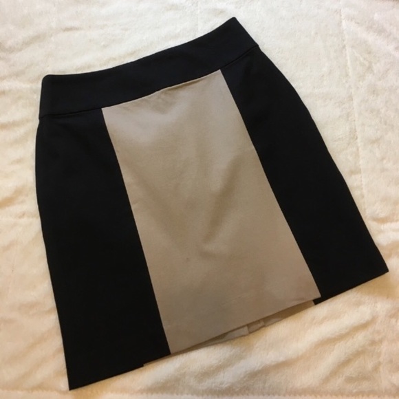 Banana Republic Factory Dresses & Skirts - BANANA REPUBLIC FACTORY SKIRT BLACK/TAN EUC💕FINAL